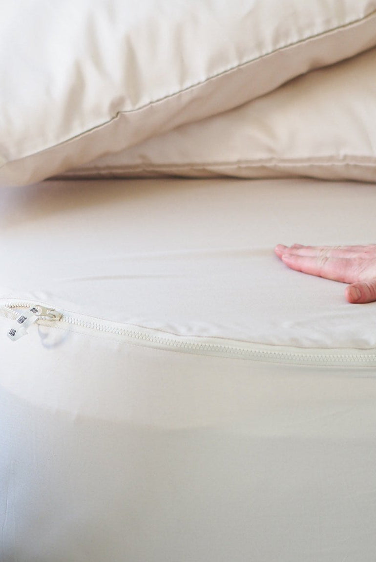 Zip and rounded foot end detail Dune Sheet Set