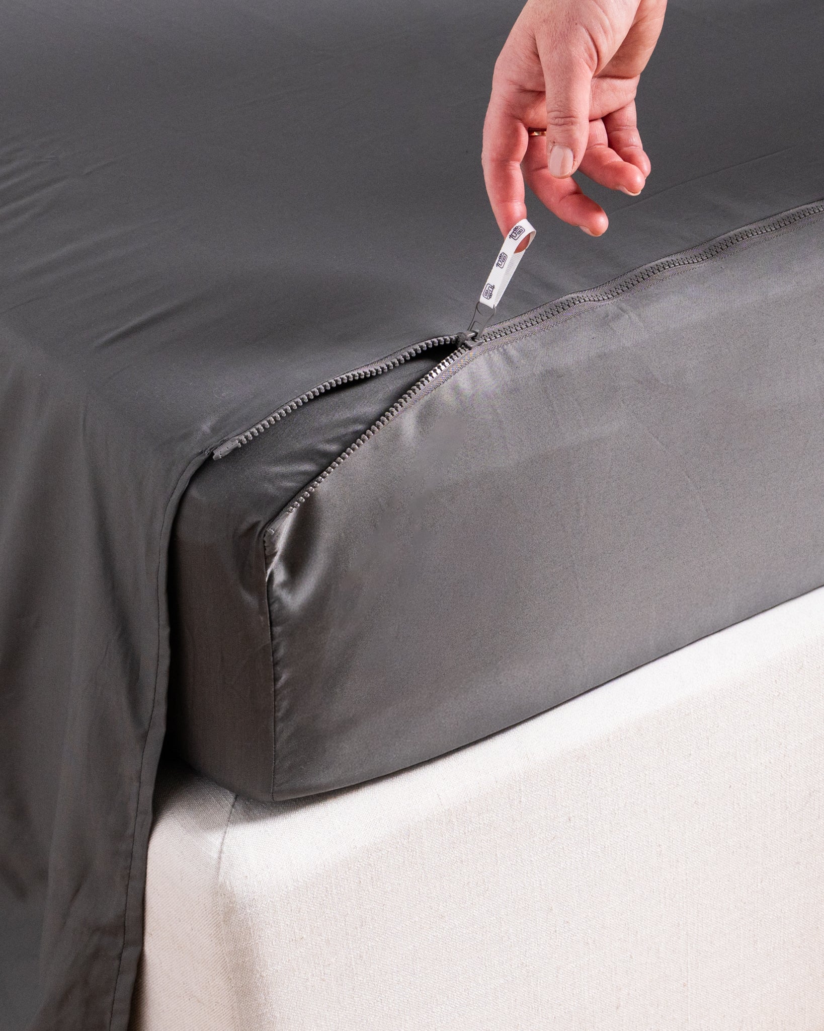 Close Up of zip detail on Coal Mine set of sheets