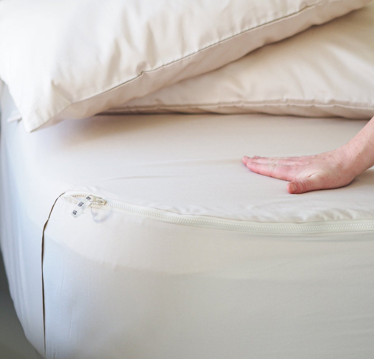 Zip and rounded foot end detail Dune Sheet Set